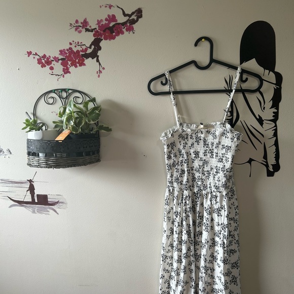 White Floral Dress - Picture 4 of 11